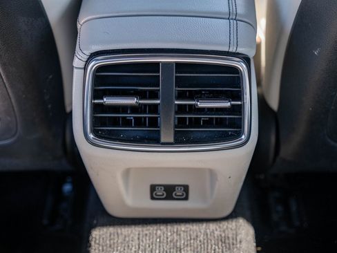 Used 2025 Genesis G70 2.5T image 17