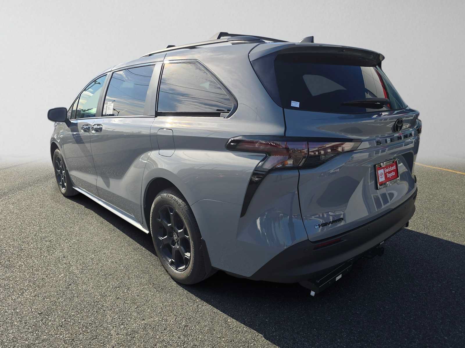 New 2026 Toyota Sienna XLE Woodland Edition AWD/4WD image 5