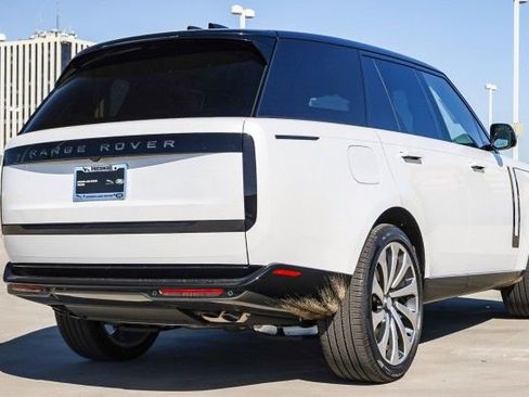 New 2025 Land Rover Range Rover SE image 4