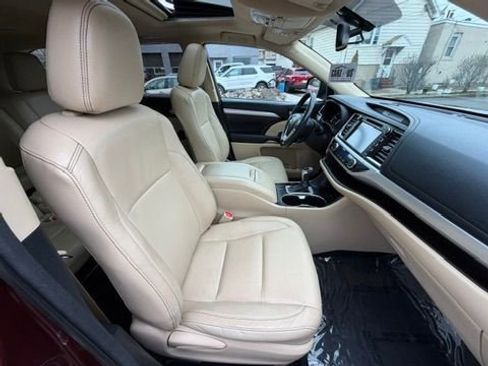 Used 2016 Toyota Highlander XLE image 32