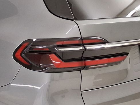 Certified 2023 BMW X7 xDrive40i w/ M Sport Package image 11