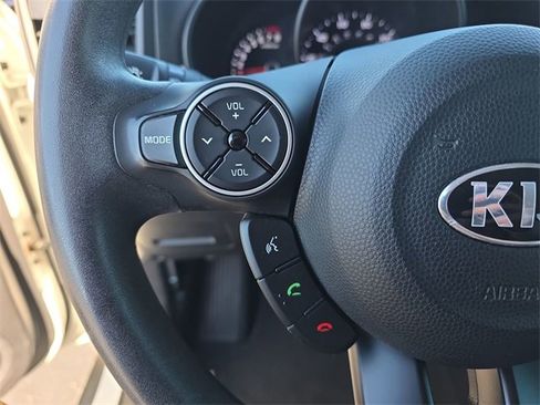 Used 2017 Kia Soul + image 28