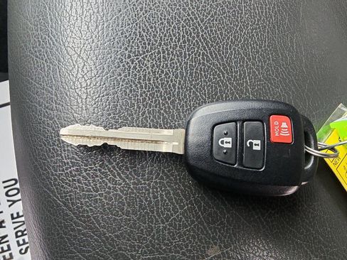 Used 2019 Toyota Tacoma SR image 26