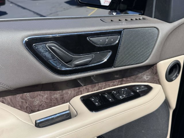 Certified 2022 Lincoln Navigator 4WD image 18