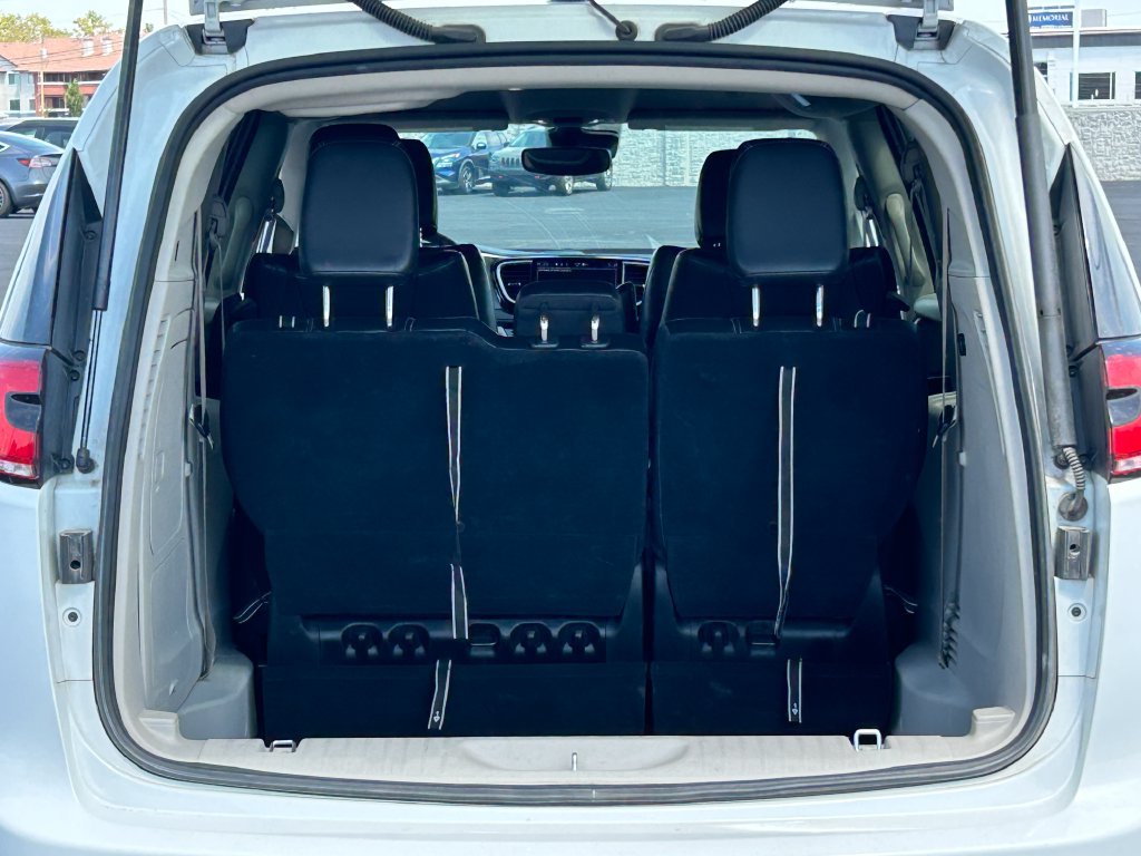 Used 2023 Chrysler Pacifica Touring-L FWD image 33