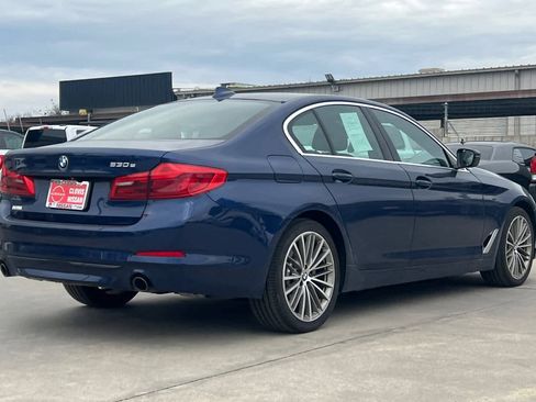 Used 2020 BMW 530e w/ Convenience Package image 3