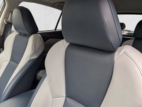 Used 2023 Subaru Crosstrek Hybrid w/ Moonroof Package w/Navigation image 15