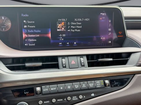 Used 2019 Lexus ES 350 Ultra Luxury w/ Accessory Package 2 FWD image 23
