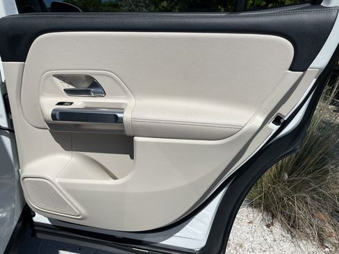 Used 2020 Mercedes-Benz GLB 250 image 28