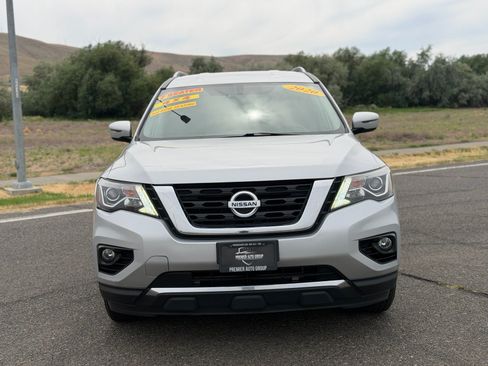 Used 2020 Nissan Pathfinder SV AWD/4WD image 2