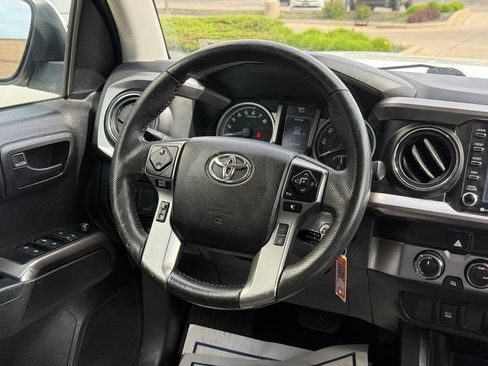 Used 2022 Toyota Tacoma SR5 AWD/4WD image 14