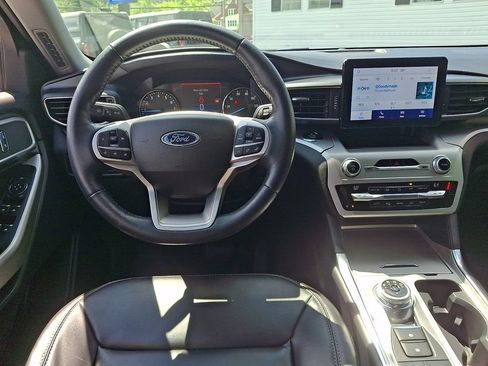 Used 2021 Ford Explorer XLT w/ Equipment Group 202A AWD/4WD image 11