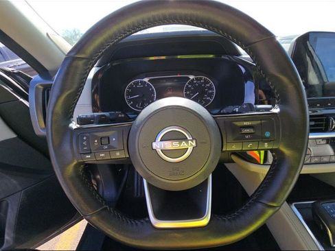 Used 2023 Nissan Pathfinder SL w/ SL Premium Package image 4