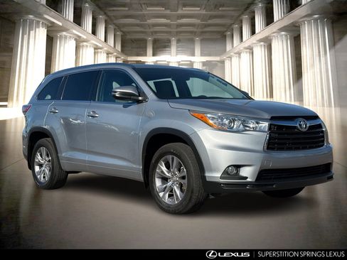 Used 2015 Toyota Highlander XLE image 2