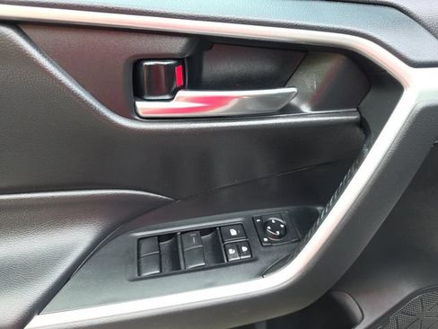 Used 2021 Toyota RAV4 XLE w/ Convenience Package FWD image 26