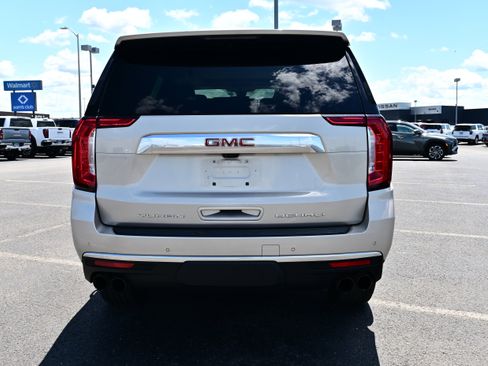 Used 2021 GMC Yukon Denali w/ Denali Premium Package AWD/4WD image 7