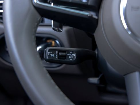Certified 2026 Porsche Macan AWD/4WD image 31