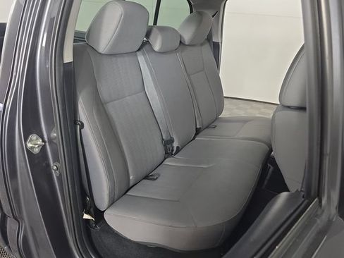 Used 2019 Toyota Tacoma SR5 AWD/4WD image 30