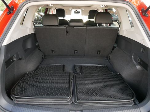 Used 2018 Volkswagen Tiguan SE w/ Panoramic Sunroof Package AWD/4WD image 18