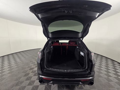 Used 2024 Alfa Romeo Stelvio Veloce image 28