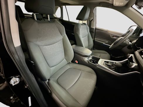 Used 2025 Toyota RAV4 XLE image 34