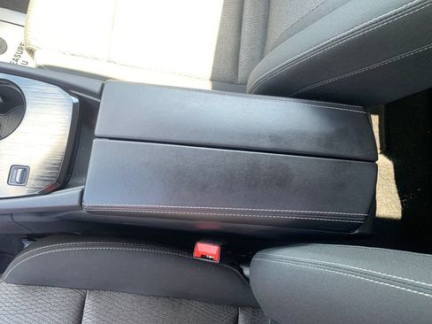 Used 2025 Nissan Rogue SV FWD image 26