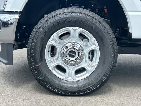 New 2026 Ford F250 XLT w/ FX4 Off-Road Package AWD/4WD image 14