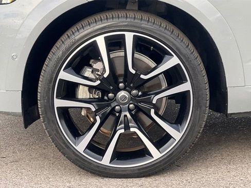 Certified 2024 Volvo XC60 T8 Ultimate w/ Protection Package Premier image 28