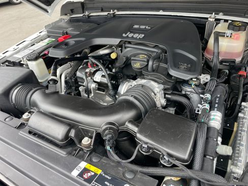 Used 2021 Jeep Wrangler Unlimited Sahara image 26