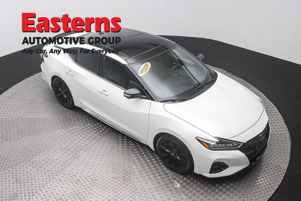 Used 2023 Nissan Maxima SR w/ Sport Mat Group FWD image 3