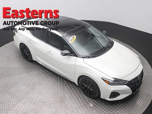 Used 2023 Nissan Maxima SR w/ Sport Mat Group FWD image 3