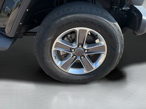 Used 2021 Jeep Wrangler Unlimited Sahara AWD/4WD image 24