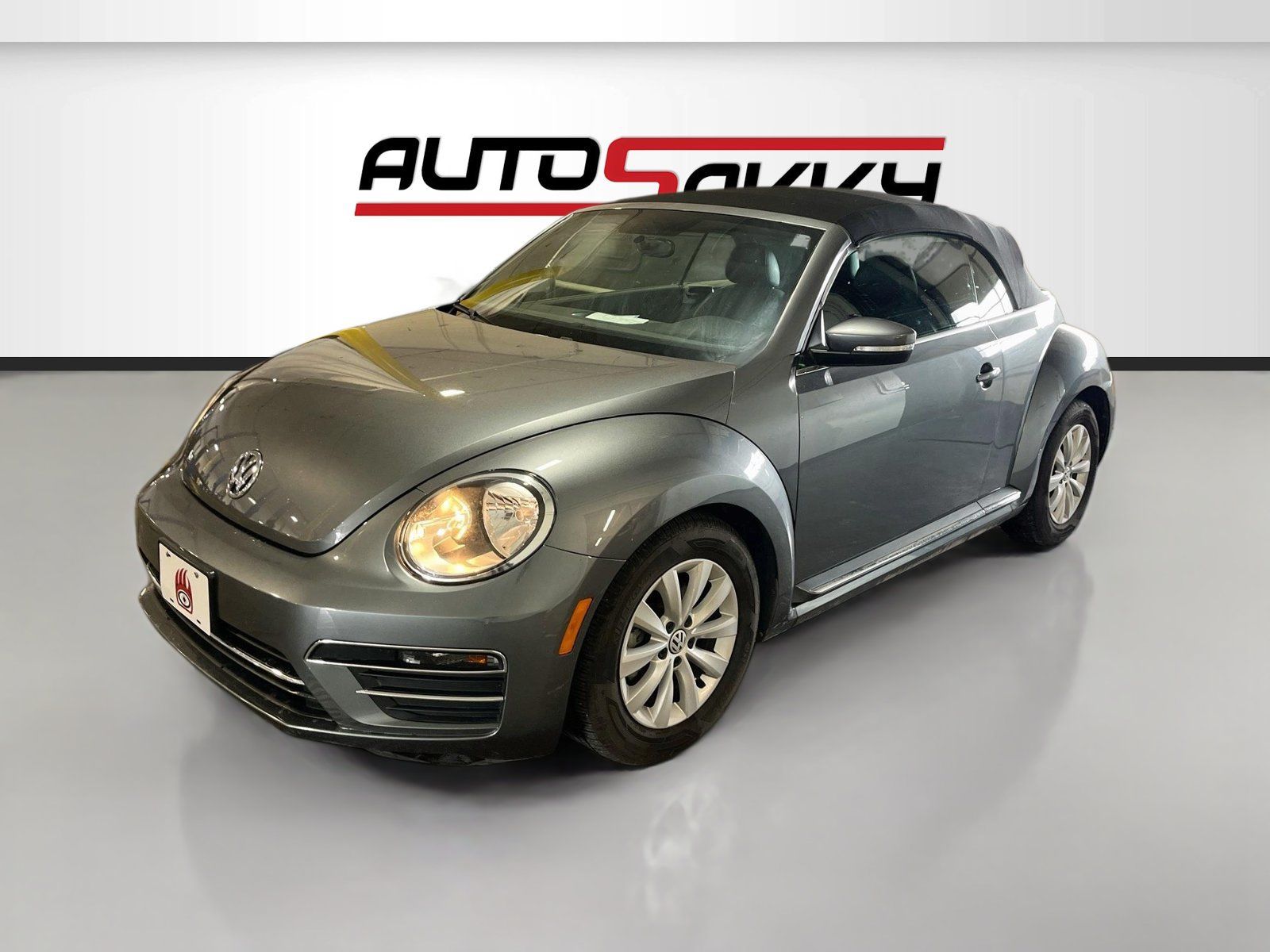 Used 2018 Volkswagen Beetle 2.0T S FWD image 3