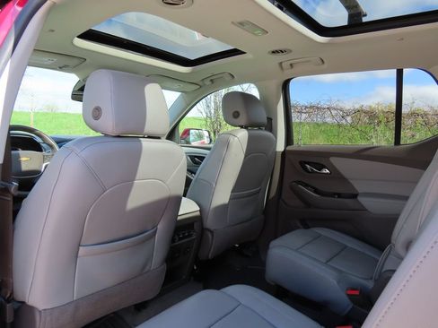 Used 2019 Chevrolet Traverse LT w/ LT Premium Package AWD/4WD image 28