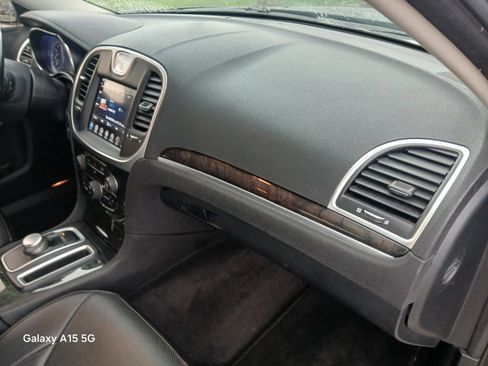 Used 2017 Chrysler 300 C AWD/4WD image 17
