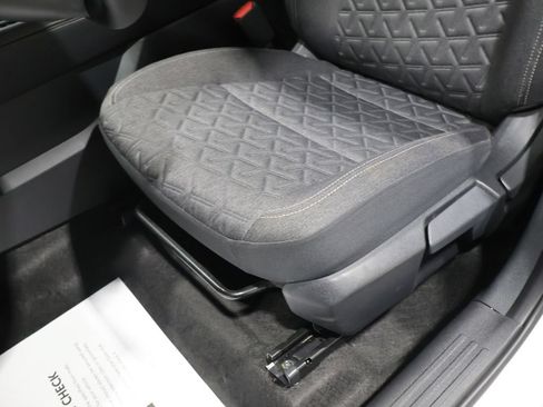 Used 2025 Nissan Kicks SV AWD/4WD image 12