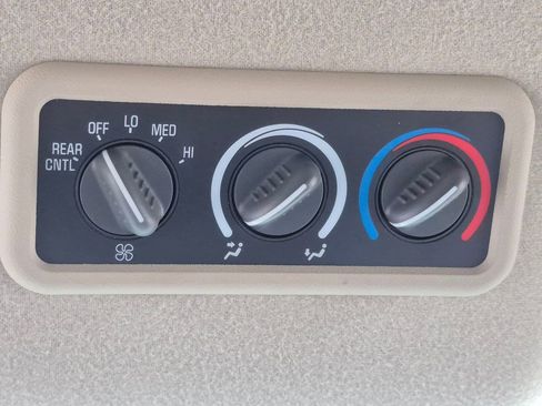 Used 2006 Chevrolet Express 3500 Passenger w/ LT Preferred Equipment Group RWD image 17