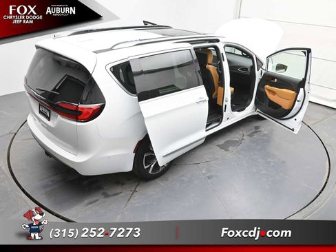 Used 2022 Chrysler Pacifica Pinnacle image 39