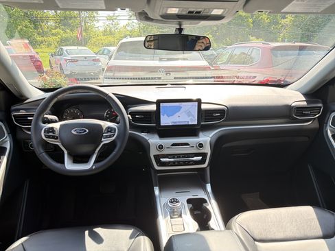 Used 2023 Ford Explorer XLT w/ Equipment Group 202A AWD/4WD image 9