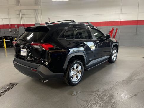 Used 2021 Toyota RAV4 XLE w/ Convenience Package FWD image 10