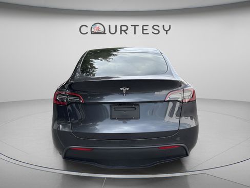 Used 2025 Tesla Model Y Long Range RWD image 6