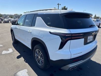 Used 2024 Chevrolet Traverse LT