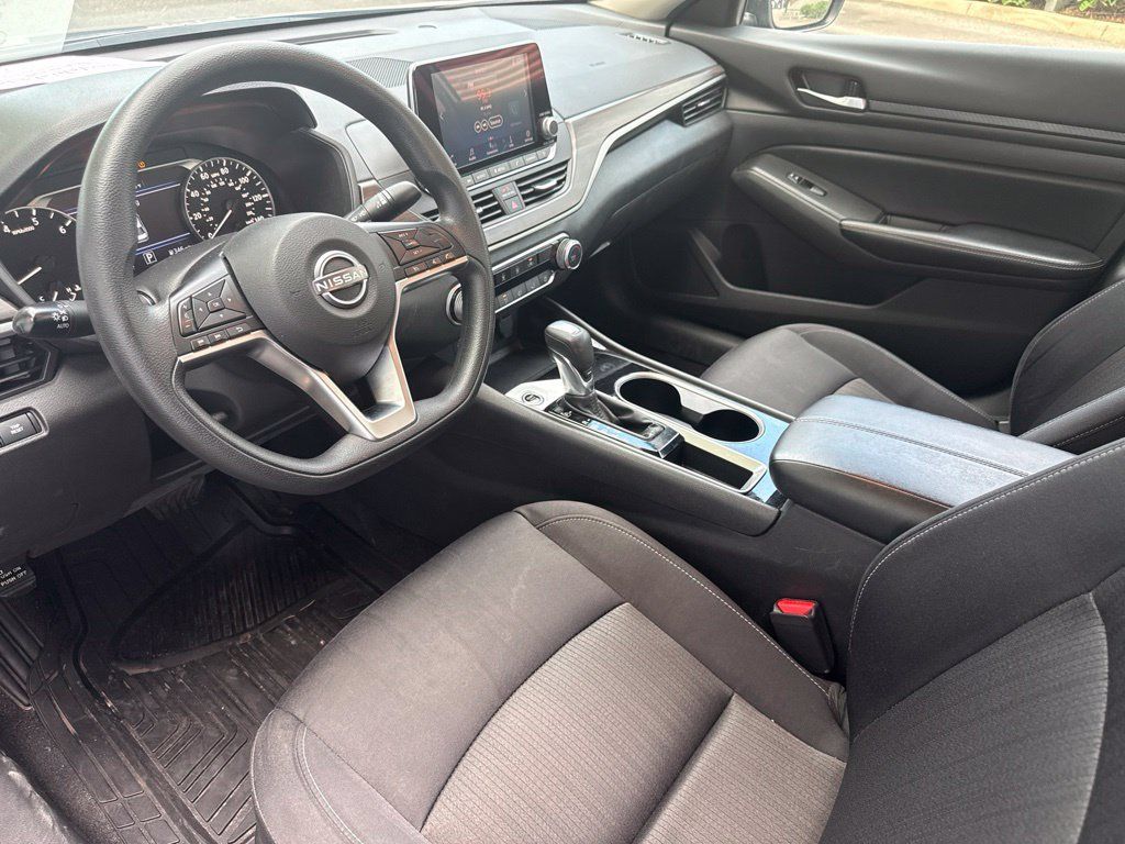 Used 2024 Nissan Altima 2.5 SV FWD image 25