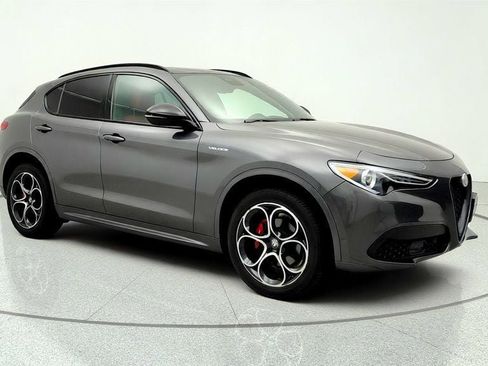 Used 2022 Alfa Romeo Stelvio Veloce AWD/4WD image 3