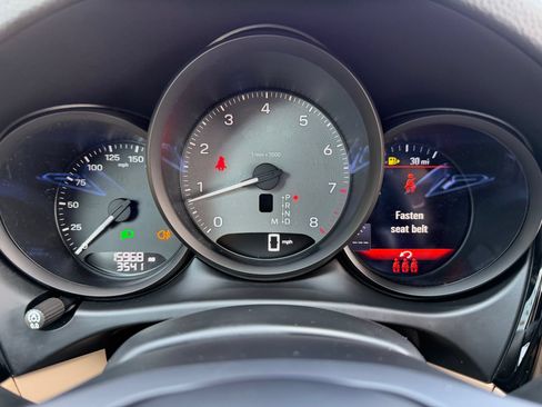 Certified 2022 Porsche Macan S AWD/4WD image 32