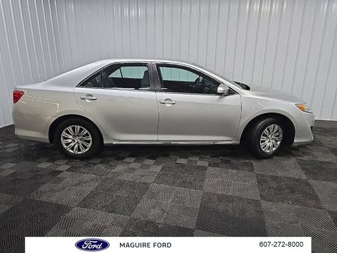 Used 2014 Toyota Camry LE FWD image 2