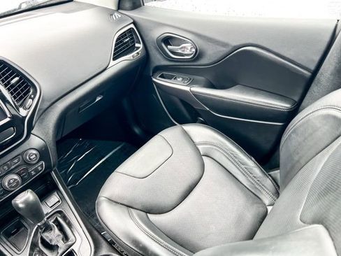 Used 2019 Jeep Cherokee Limited image 14