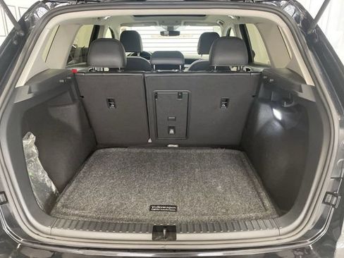 Certified 2025 Volkswagen Taos SE w/ Panoramic Sunroof Package image 9