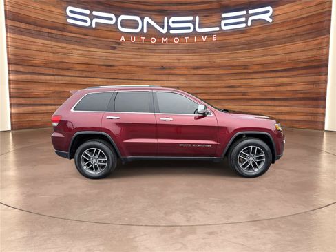 Used 2017 Jeep Grand Cherokee Limited AWD/4WD image 8