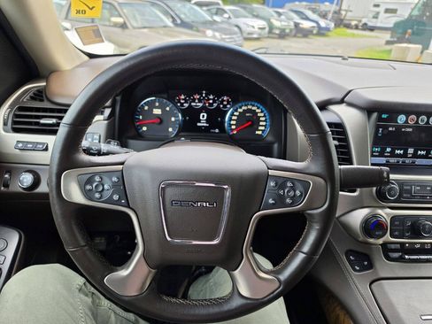 Used 2019 GMC Yukon XL Denali AWD/4WD image 18